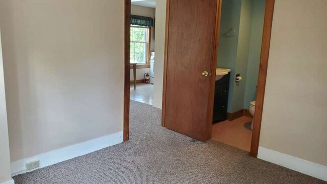 Building Photo - 122 Curtis Ave