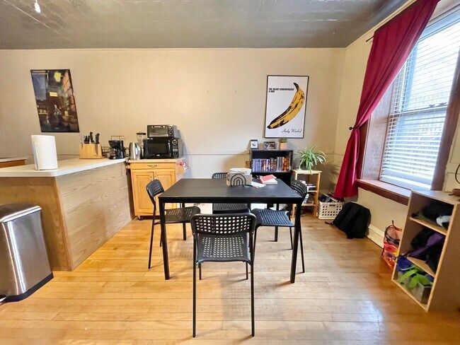 Foto del edificio - 2334 W Belden Ave