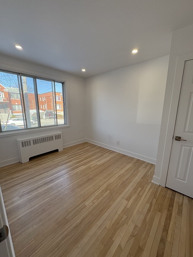 Building Photo - 4860 Plamondon Ave