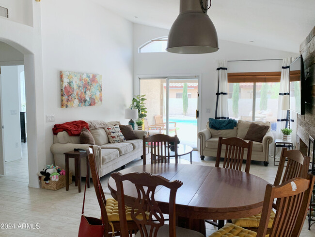 Foto del edificio - 4811 W Harrison St