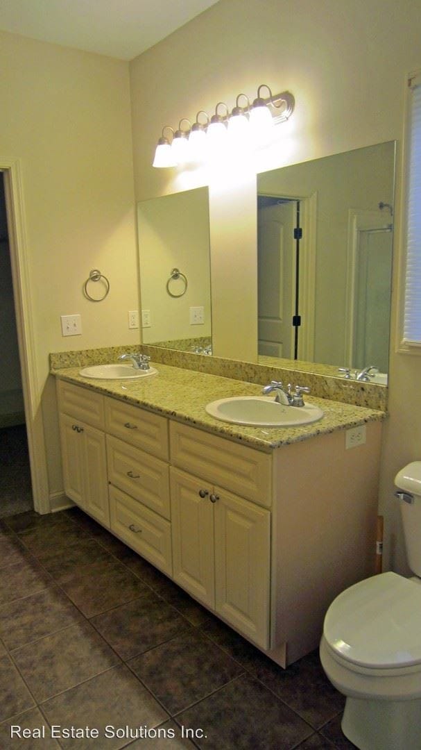 Building Photo - 3 br, 2 bath House - 110 Silver Ridge Lane