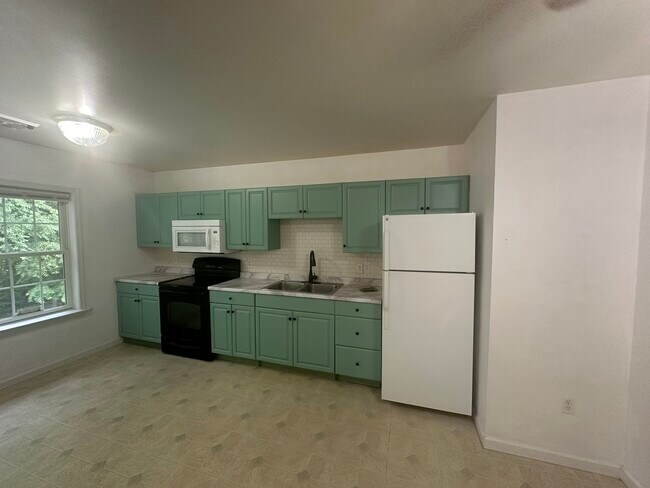 Building Photo - 677 Overlys Grove Rd