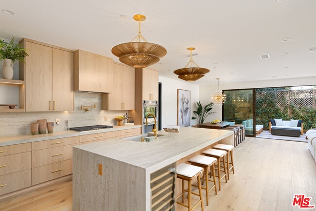 Building Photo - 1008 Oakwood Ave