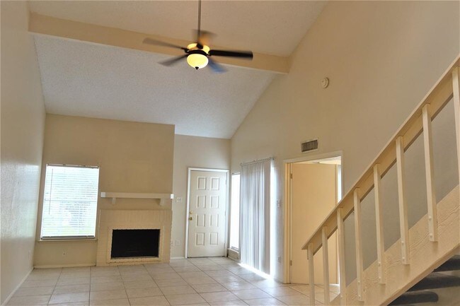 Building Photo - 12220 Bob White Dr