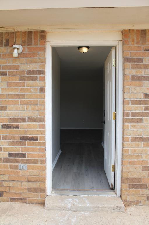 Building Photo - 425 W Spruce Ave