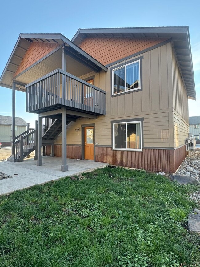 Building Photo - 2233 Airport Rd