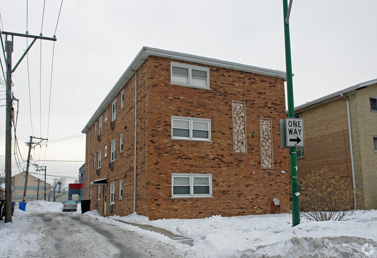 Foto del edificio - 6015 W 64th Pl