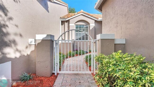 Building Photo - 2800 E Aragon Blvd