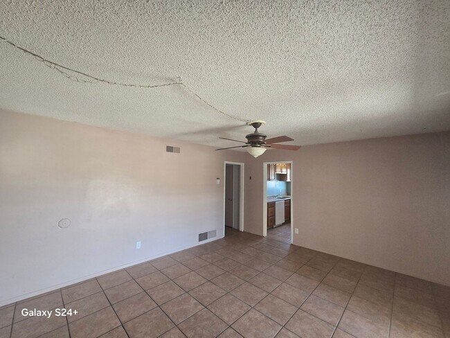 Foto del edificio - Welcome to your 3 bedroom 1.5 bath home Available Now!