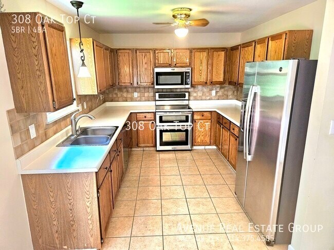 Foto del edificio - Well maintained bd, 3.5bth, 2 story home