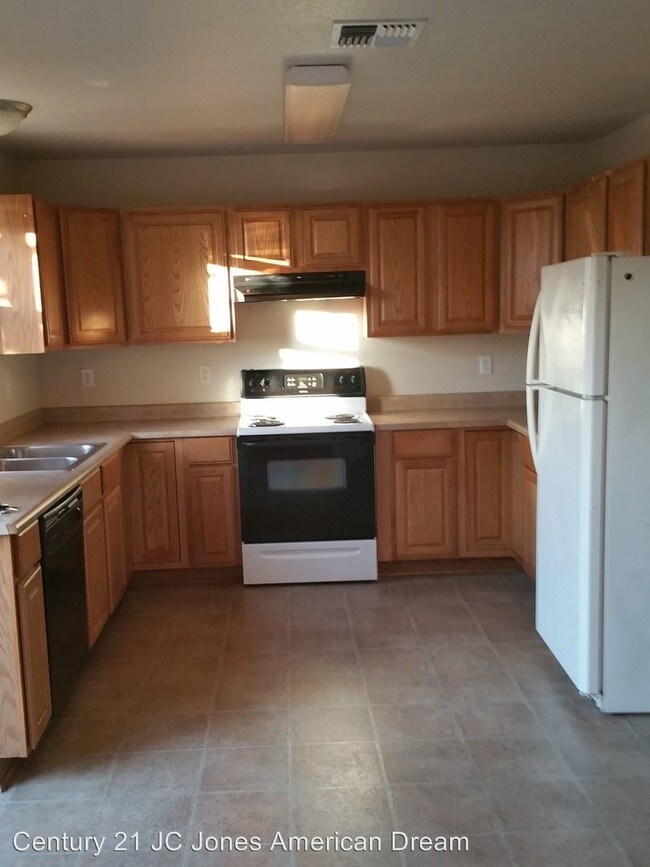 Building Photo - 930 SW Bridge St