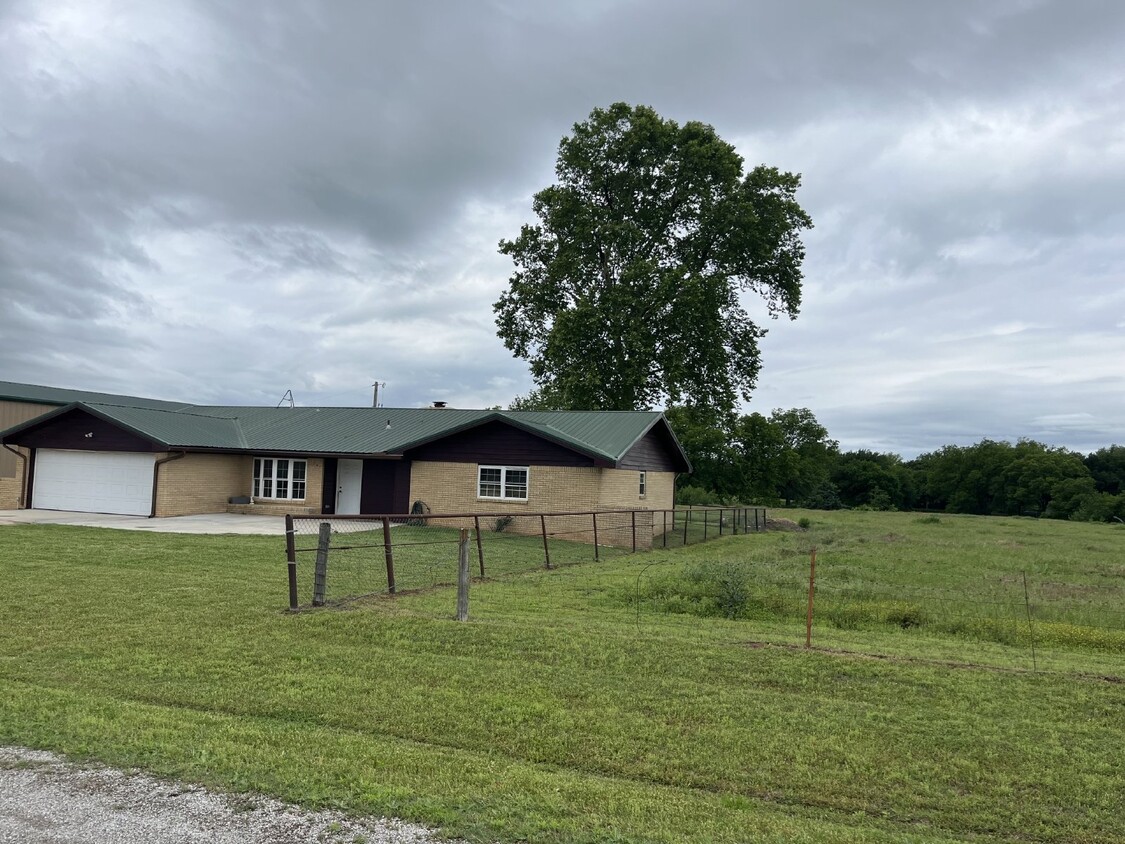 Primary Photo - Remodeled home with country views!!