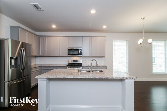 Foto del edificio - 7317 Elm Grove Ln