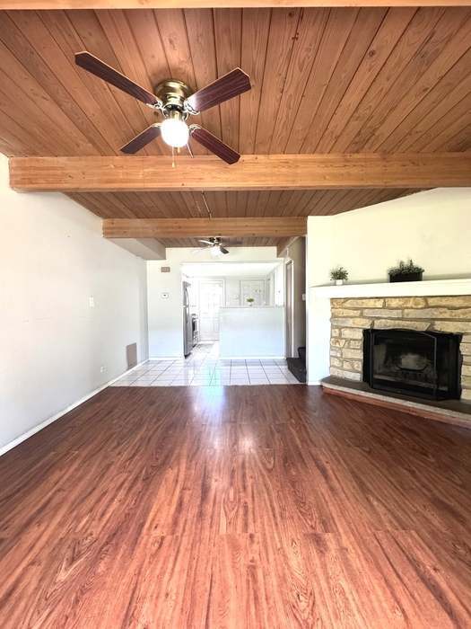 Foto del edificio - 347 Meadow Green Ln