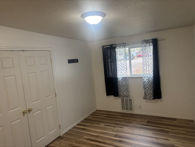 Foto del edificio - 1166 SE Hamilton Rd