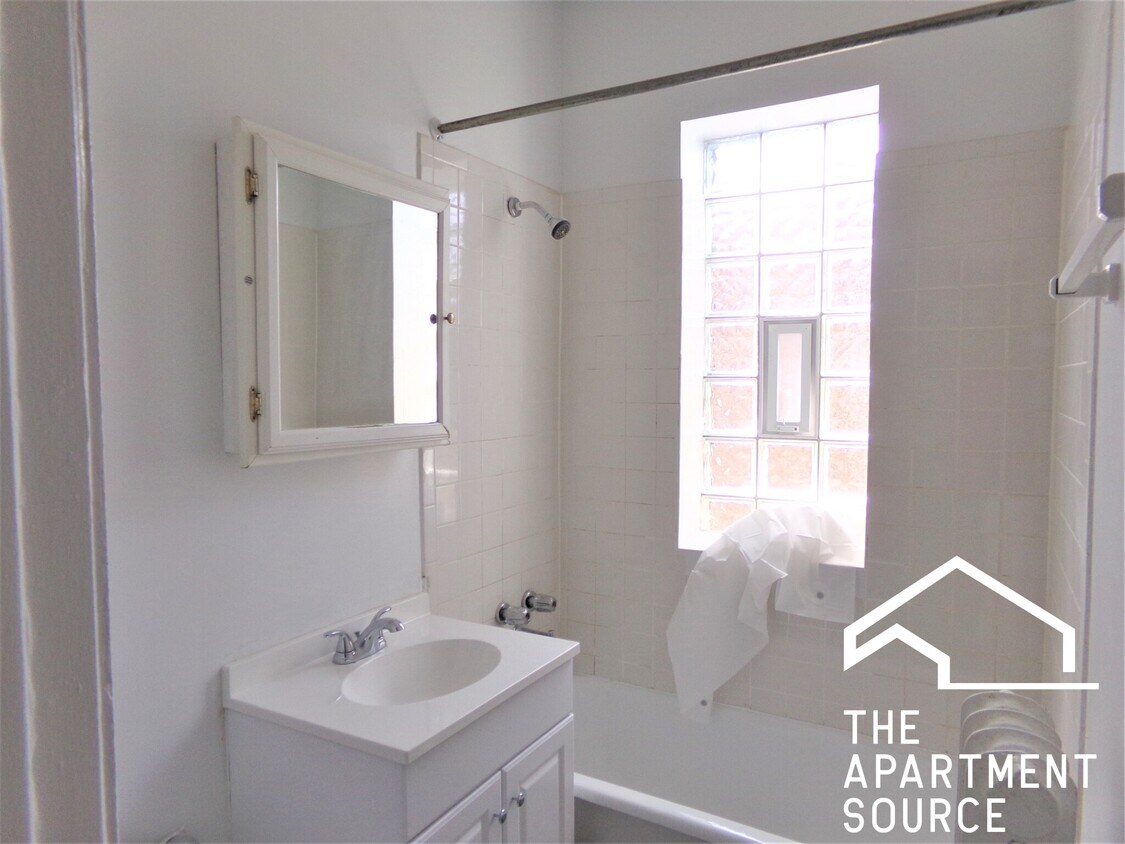 Foto del edificio - 6916 N Lakewood Ave