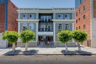 Building Photo - 681 Shatto Pl