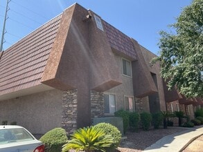 Building Photo - 4965 Indian River Dr