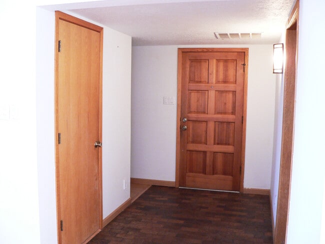 Foyer - 1808 Tramway Terrace Loop NE