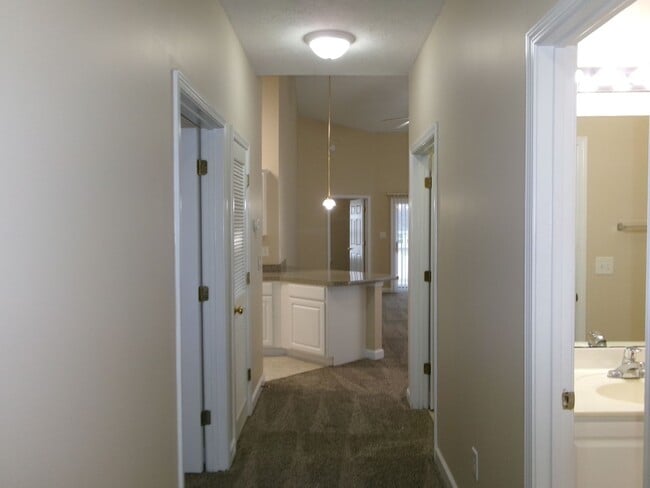 Building Photo - 3 bedroom, 2 bath condo in Carolina Willows