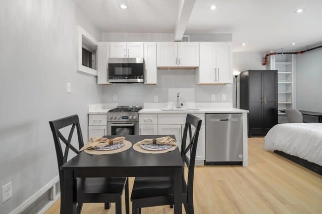 Building Photo - 522 - 528 Stewart Ave