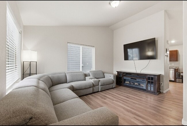 Building Photo - 10528 Kalama Dr