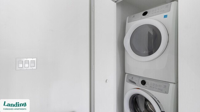 Building Photo - 301 SW 1st Ave