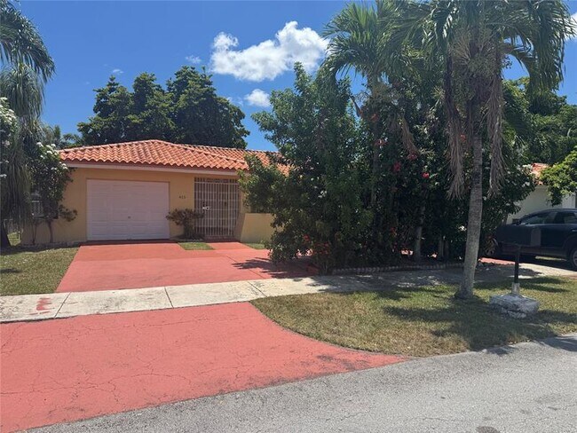 Foto del edificio - 465 SW 133rd Ave