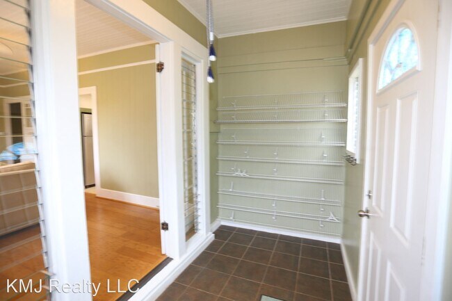 Building Photo - 2 br, 1 bath House - 550 B Malie Place