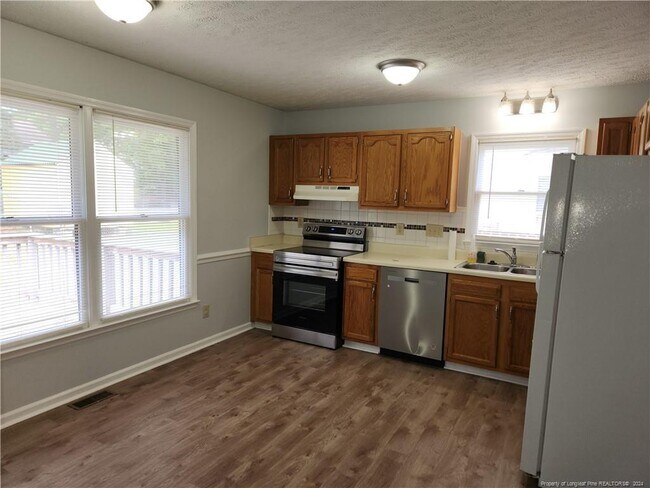 Foto del edificio - 6496 Applewhite Rd
