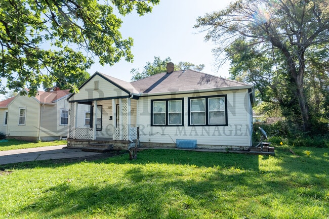 Building Photo - 804 N Battin St