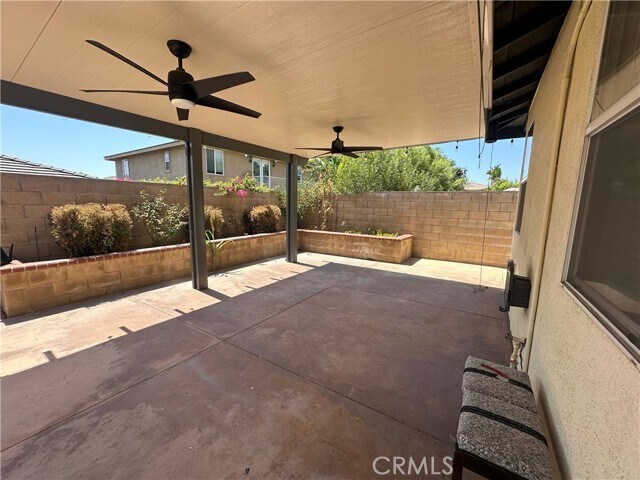 Foto del edificio - 16453 Freesia Ct