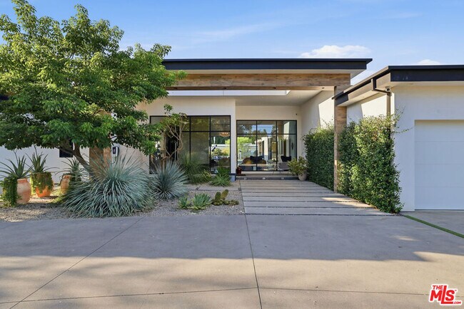 Foto del edificio - 22935 Oxnard St