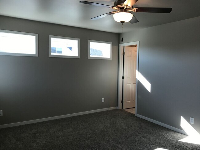 Foto del edificio - 4 Bed 3 Bath Single Family Home