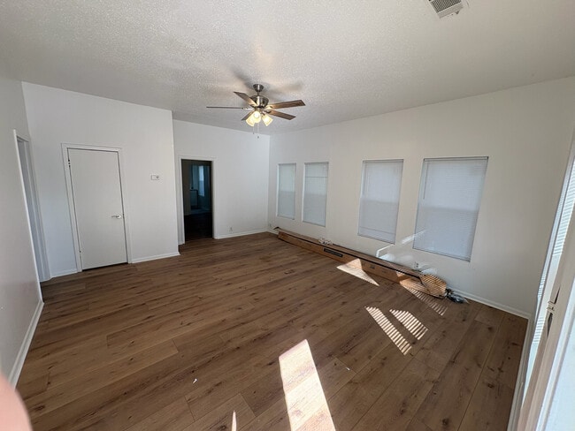 Building Photo - 416 Bilbo St