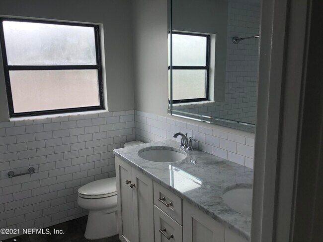 Foto del edificio - 659 Lower 8th Ave S