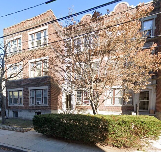 Building Photo - 32 Reedsdale St