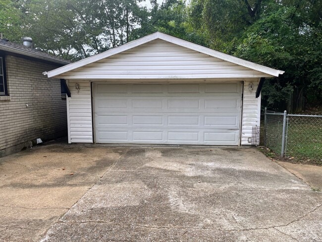 Photo - 1460 Snell Blvd House