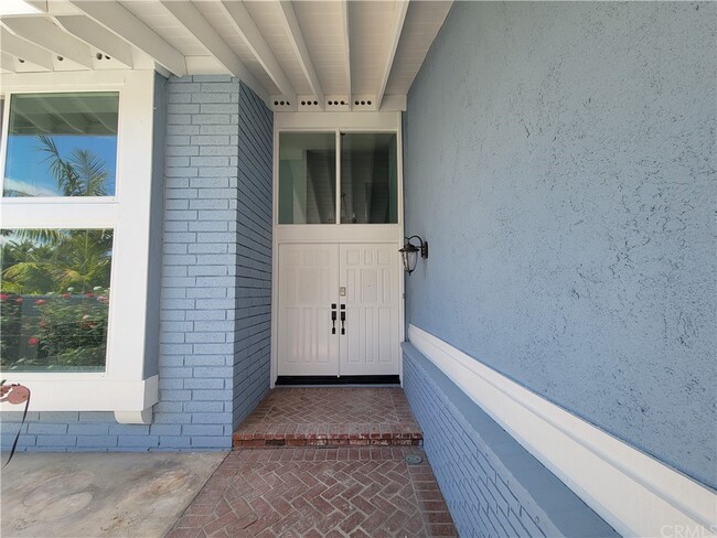Building Photo - 3011 Calle Juarez
