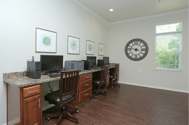 Foto del interior - Walnut Park Manor 62+ Senior Living Community