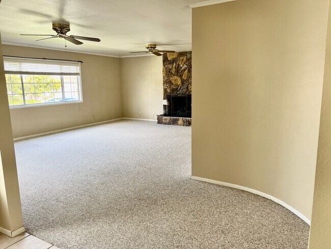 Building Photo - Great 3-bedroom 2-bath Home Rental Opportu...
