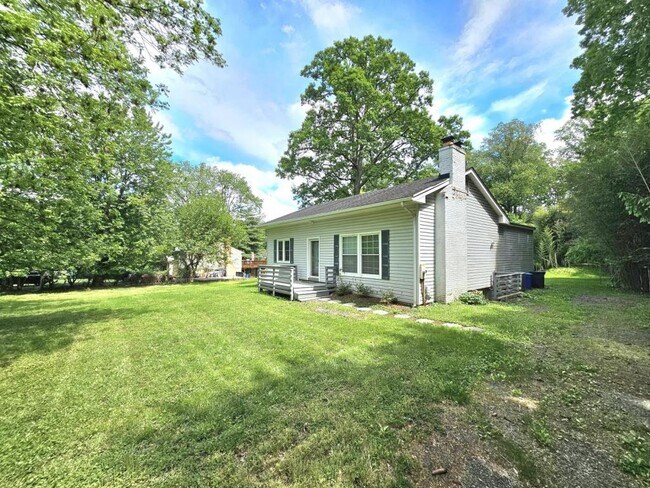 Building Photo - 317 Adahi Rd SE