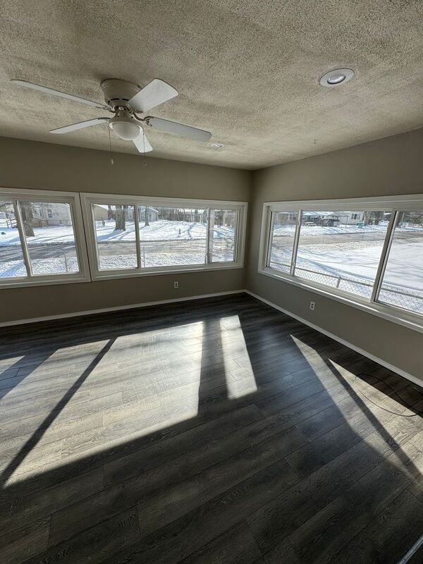 Building Photo - 555 S Airwood Ave