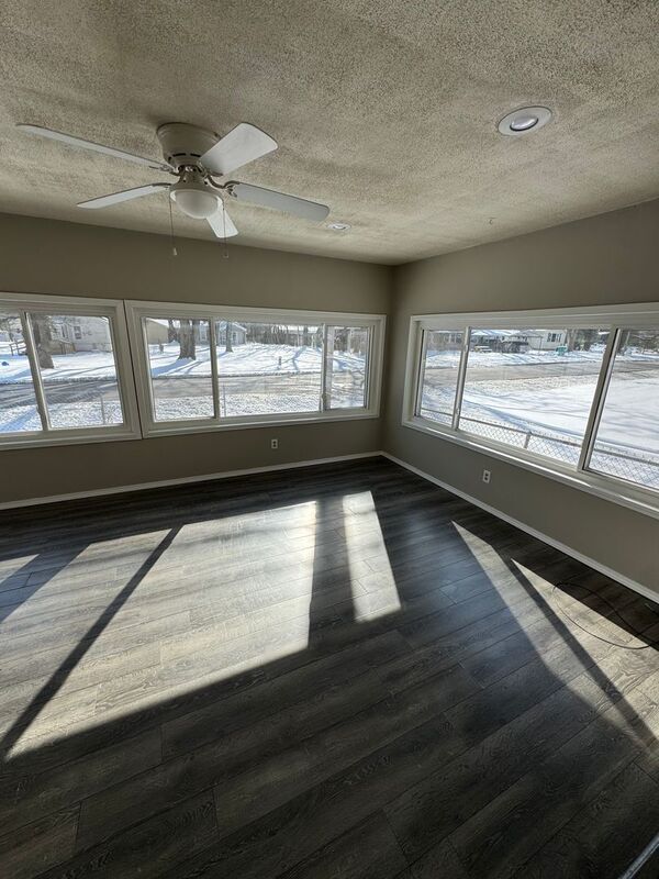 Foto del edificio - 555 S Airwood Ave