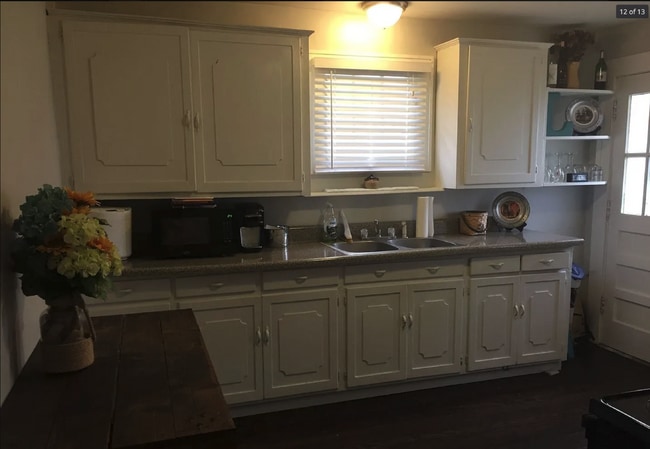 Building Photo - 2 bed/1 bath in the heart of East Nash!