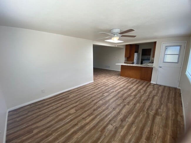 Building Photo - (55+ Community) Perfectly Located 2 Bedroom House in Oceanside Available 1st Week of June!