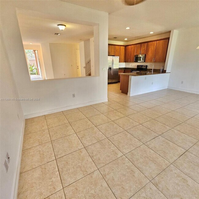 Building Photo - 132 Riverwalk Cir E