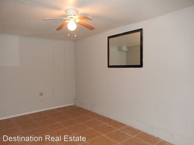 Building Photo - 2 br, 2.5 bath House - 1327 Airport Drive ...