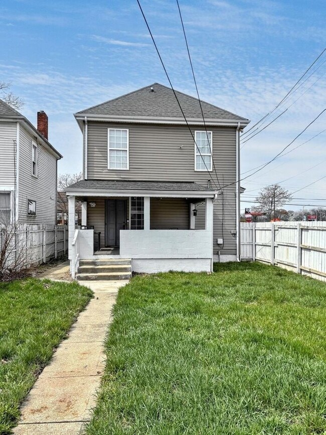 Building Photo - Comfortable 3-Bedroom Home with Garage and...