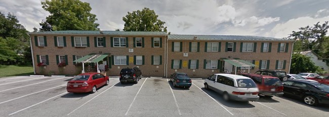 505 & 507 E North St, Charles Town, Virginia Occidental 25414 - Marware Apartments